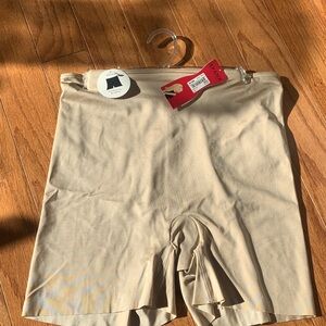 SPANX Women's Tan Bike Shorts